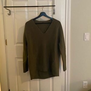 Hanover V-neck Sweater